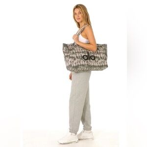 NWT ALO Yoga Gray Tie Dye Tote Bag Shopper Bag Overnight Bag LAST ONE